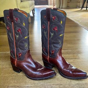 Frye Cowboy Boots Brown details